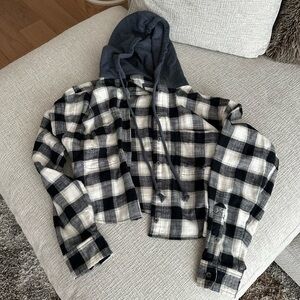 NWOT American Eagle Cropped Flannel with Hood Black White